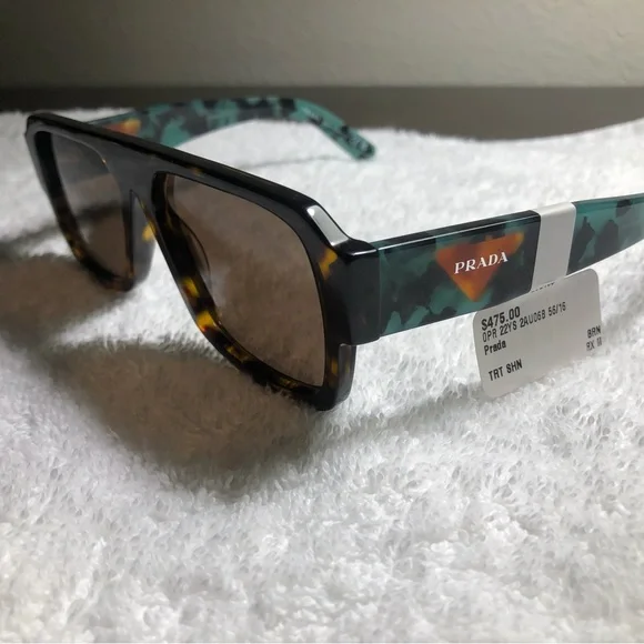 Prada - Picture 2 of 2